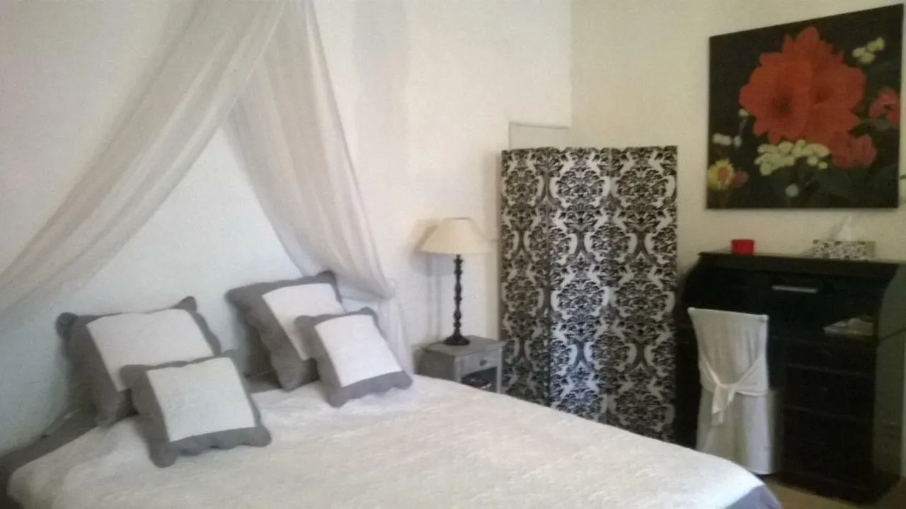 Maison D'Hotes Bleu Pastel Gaillac Bed & Breakfast